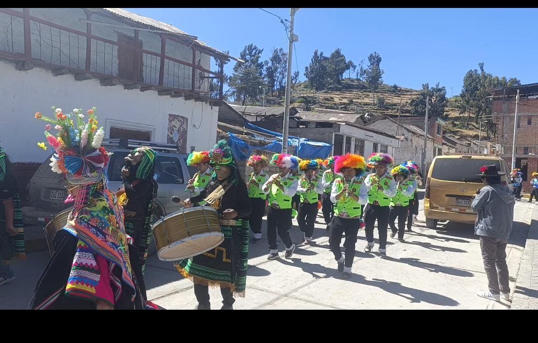 Integrantes de la agrupación en un festival regional